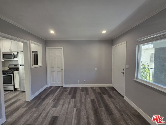 Building Photo - 105 Roswell Ave