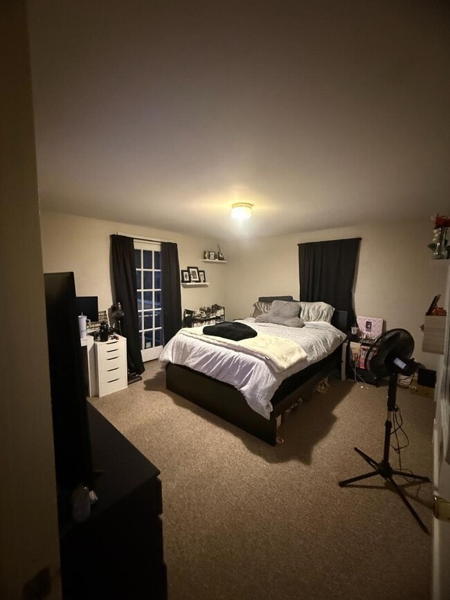 Building Photo - 813 Maine St