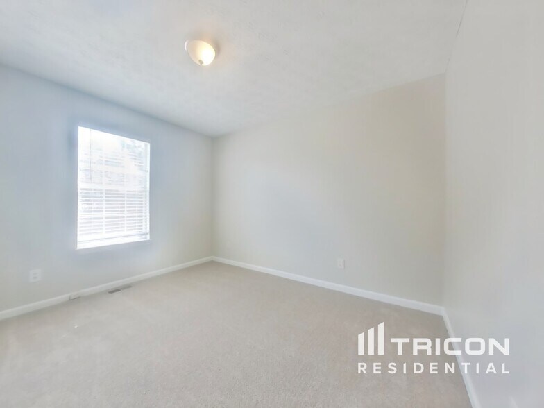 Building Photo - 102 Thornwood Dr