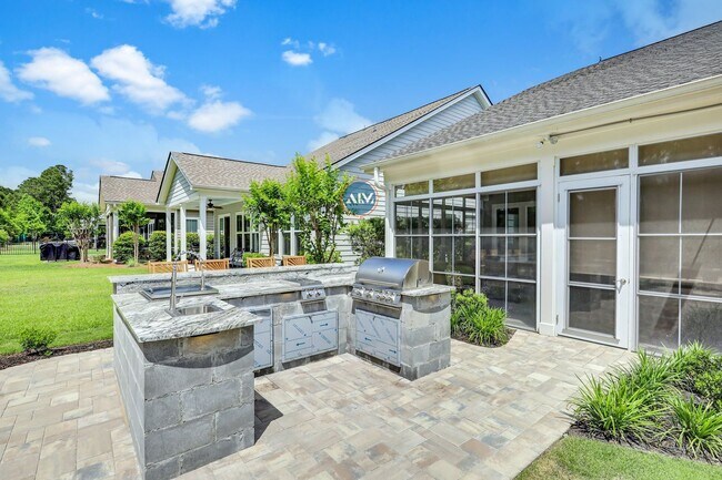 Building Photo - Beautiful custom home in Hampton Lake!