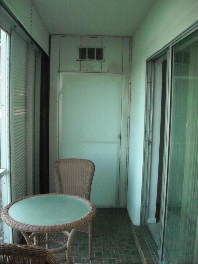 Building Photo - 358 Chatham R