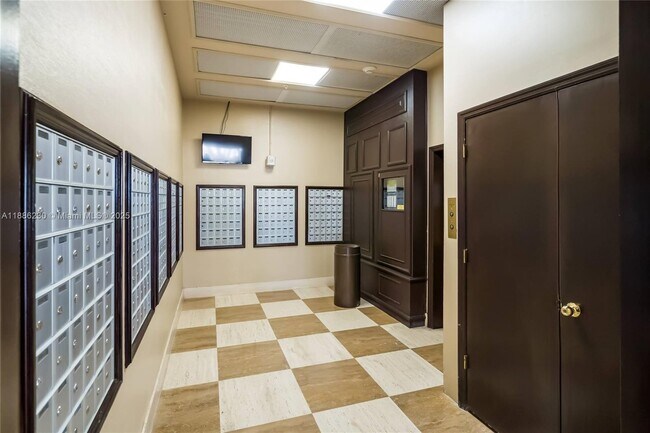 Building Photo - 2030 S Ocean Dr