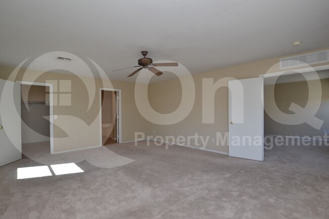 Building Photo - 699 E Springfield Pl