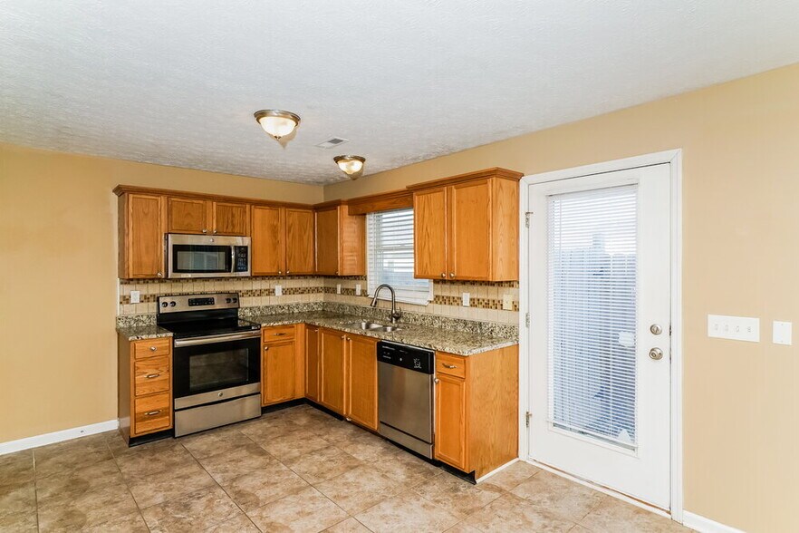 Building Photo - 6220 Maravian Dr