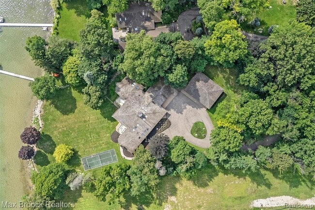 Building Photo - 3333 W Shore Dr