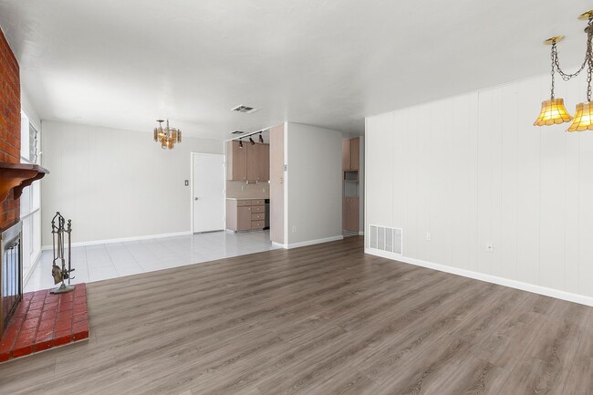 Building Photo - 4 Bedroom Home in Bay Park with Office and...