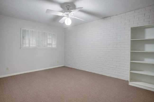 Building Photo - 1412 Walnut Bend Ln