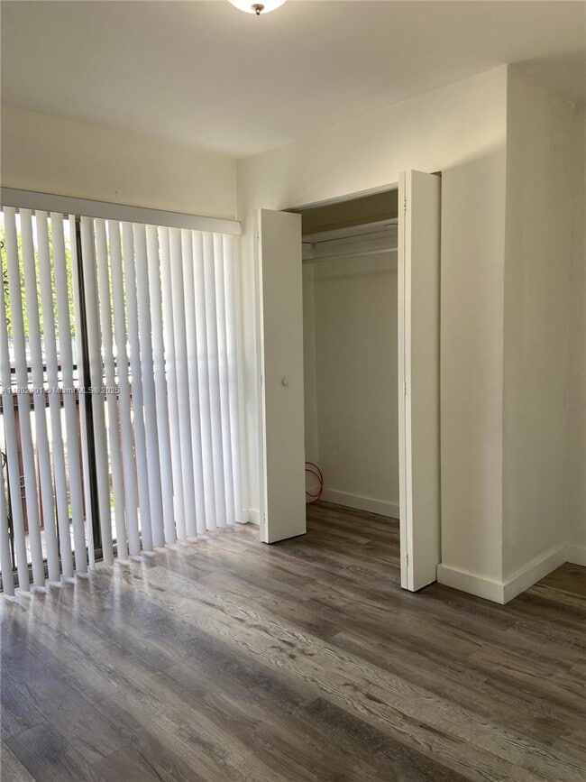 Building Photo - 1000 W 28th St