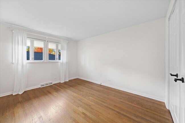 Building Photo - 1340 Oak St