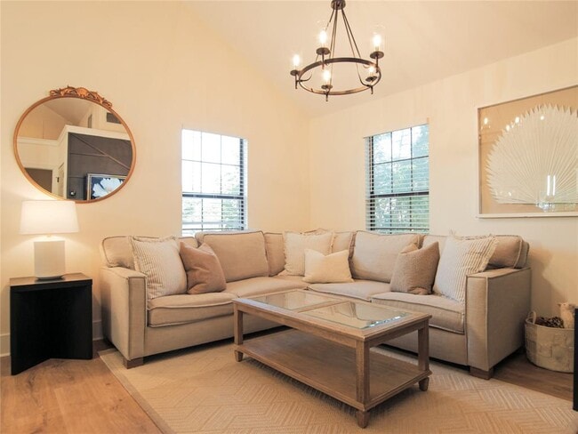 Building Photo - 1308 San Bernard St