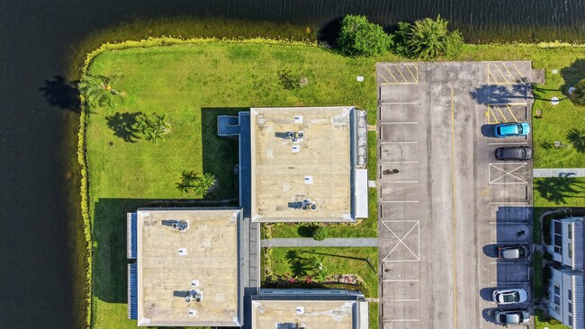 Building Photo - 384 Saxony Trail