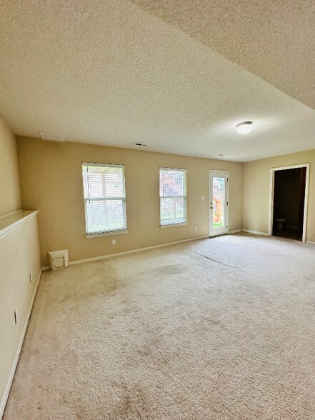 Building Photo - 813 Glenview St