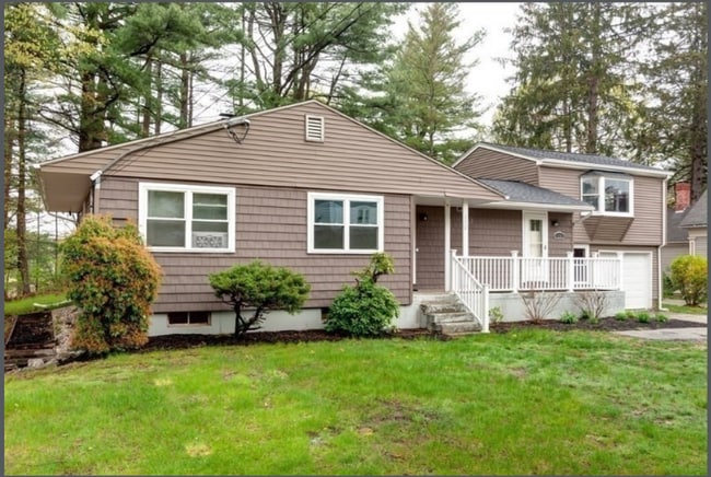 Building Photo - 154 Main St