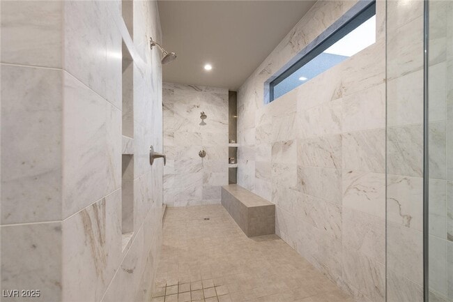 Building Photo - 810 Dragons Eye Dr