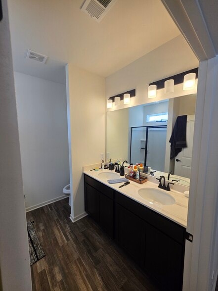 MASTER BATHROOM - 123 Duncan Farm Dr NW