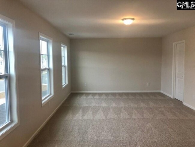 Building Photo - 5 Spinney Ct