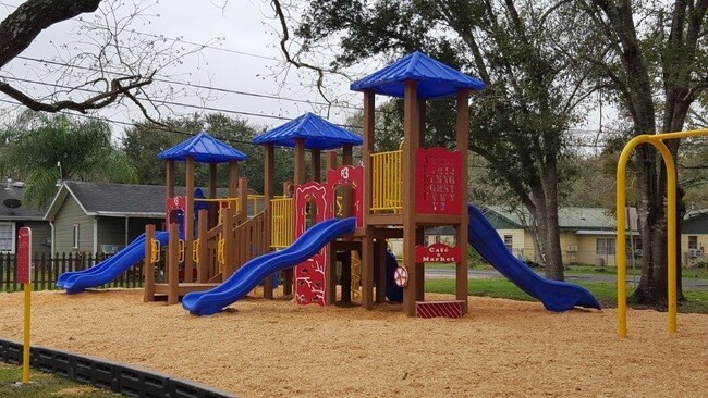 Building Photo - 1317 Highland Dr