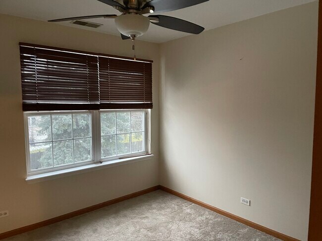 Building Photo - 113 N Barton Trail