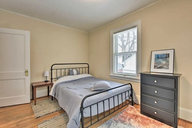 Building Photo - Beautiful 4 bedroom in Mac Groveland area