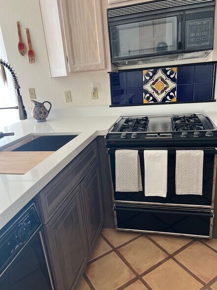 Building Photo - 69285 Rosemount Rd