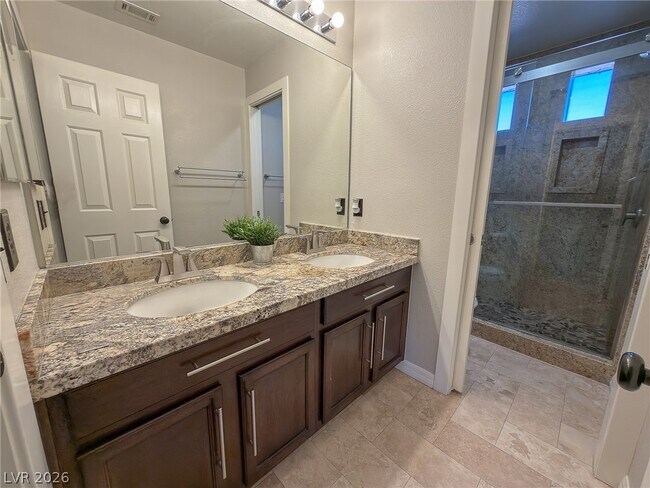 Building Photo - 3025 Scenic Valley Way