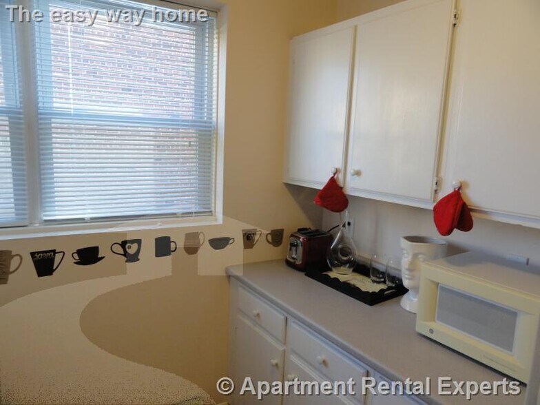 Building Photo - 402 Highland Ave