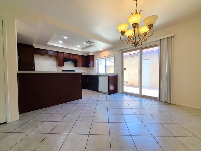 Building Photo - $500 MOVE-IN CREDIT w/Approved 675+ Credit...