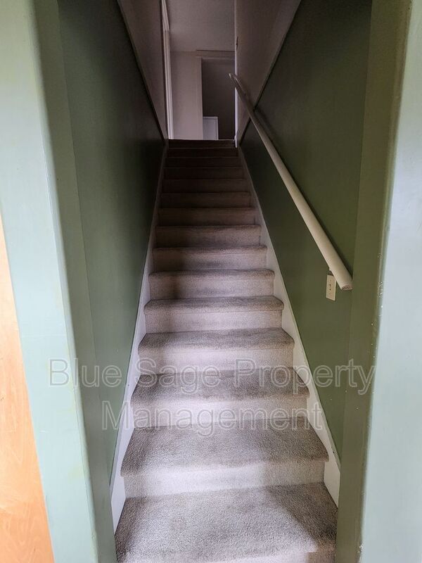 Building Photo - 137 W 13th St