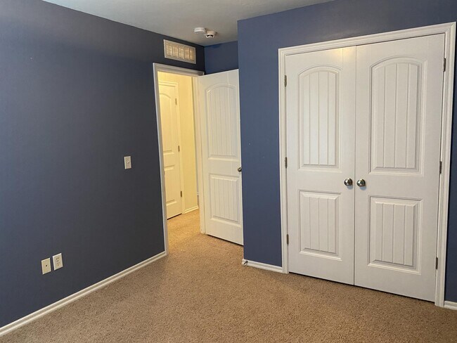 Building Photo - 18101 Viento Dr