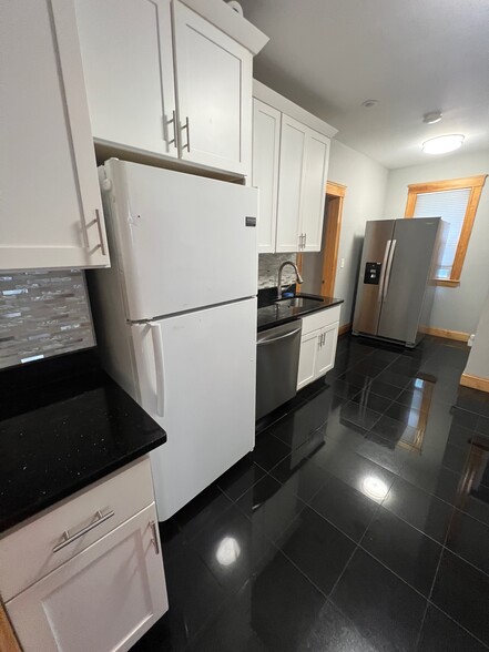 Building Photo - 152 Winchester St