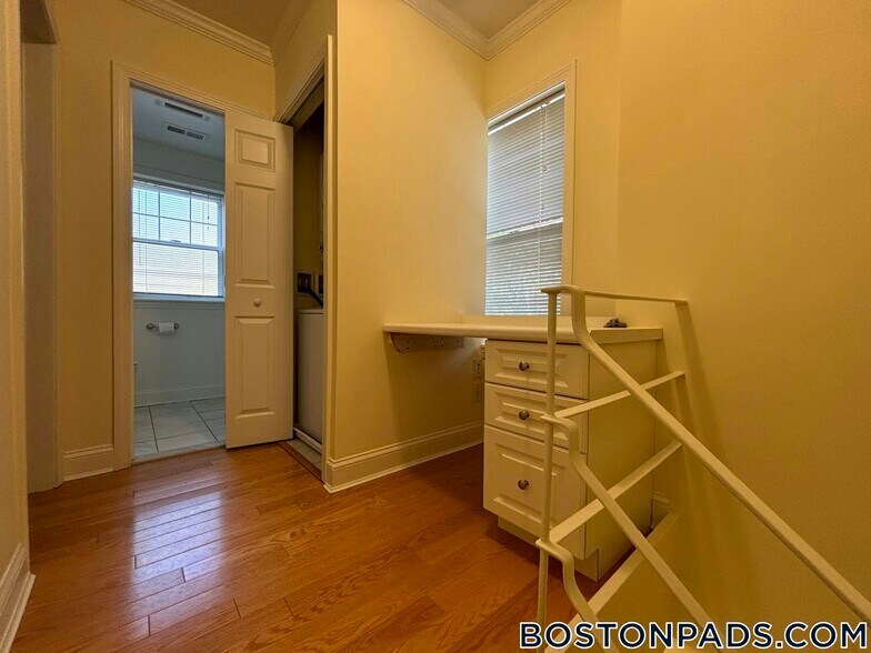 Building Photo - 182 Sherman Rd