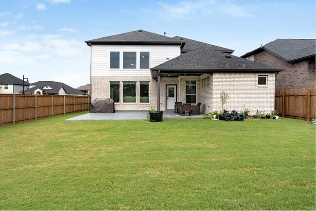Building Photo - 300 Hollister Dr