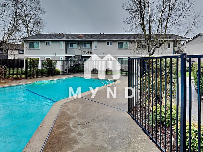 Building Photo - 6500 Country Club Dr Apt 7