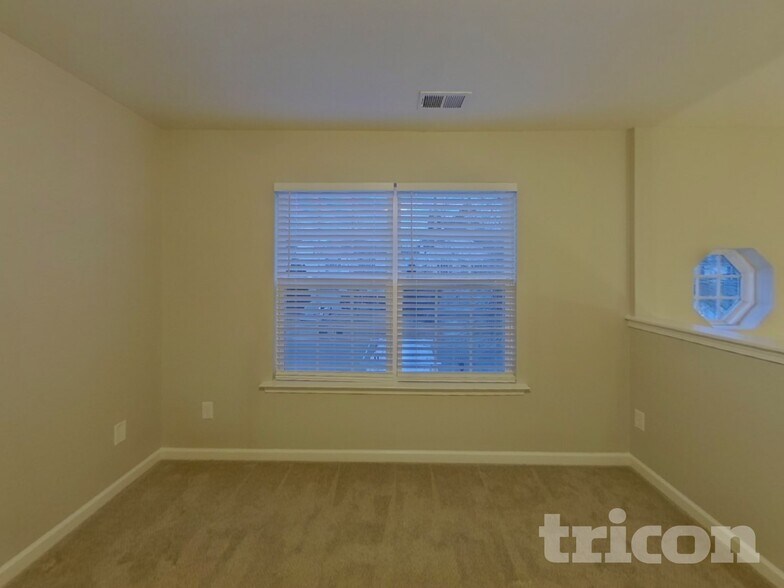 Building Photo - 4908 Abercromby St