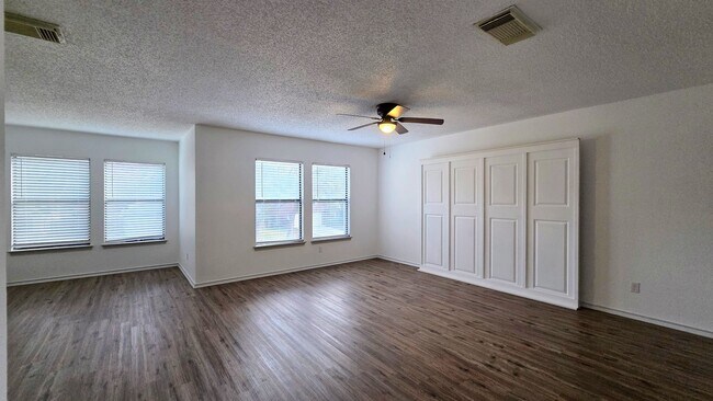 Building Photo - 3 BED/2.5 BATH IN LOVELY SCHERTZ! Less than 5 miles to Randolph AFB