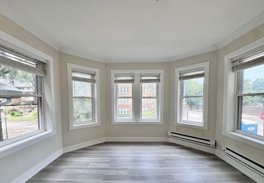 Building Photo - 1425 W Hutchinson St