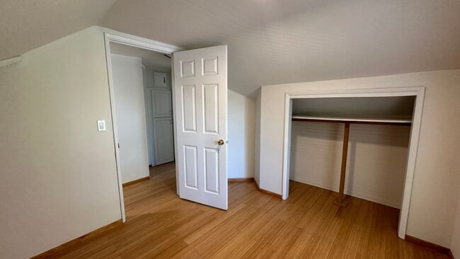 Building Photo - 4bd 2 bath Home in Westmoreland, Portland:...