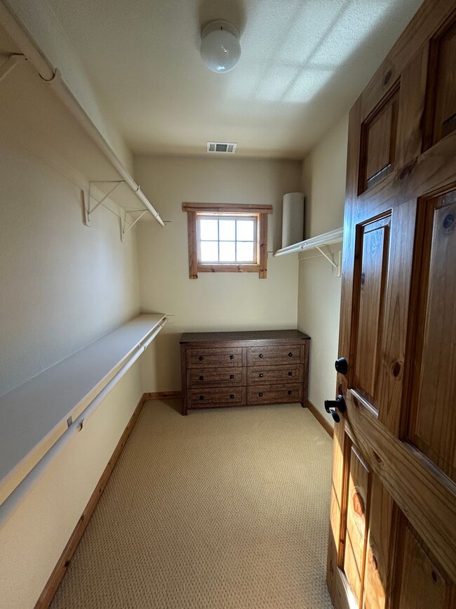 Building Photo - The Ponderosa Meadows Townhouse