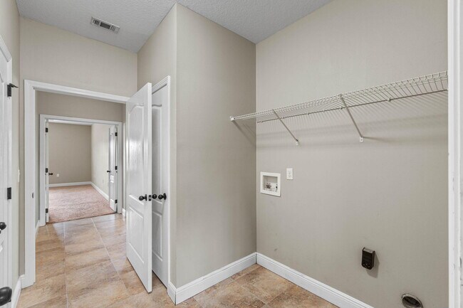 Building Photo - 4595 Hermosa Rd
