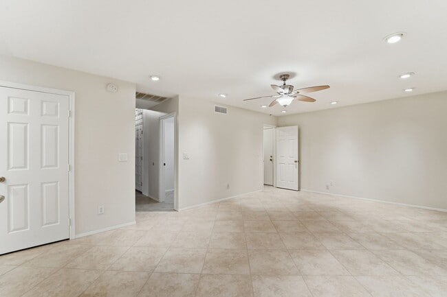 Building Photo - Beautiful 3 Bed/ 2.5 Bath Scottsdale Home I Near Kierland - Prime Location