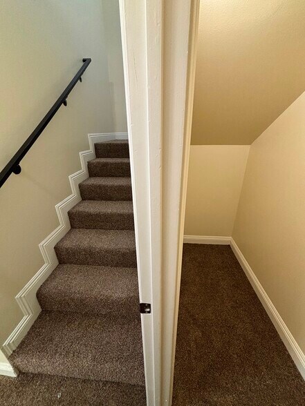 Building Photo - 324 W 77th St