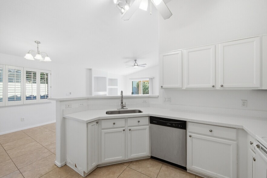 Building Photo - 7319 W Eugie Ave