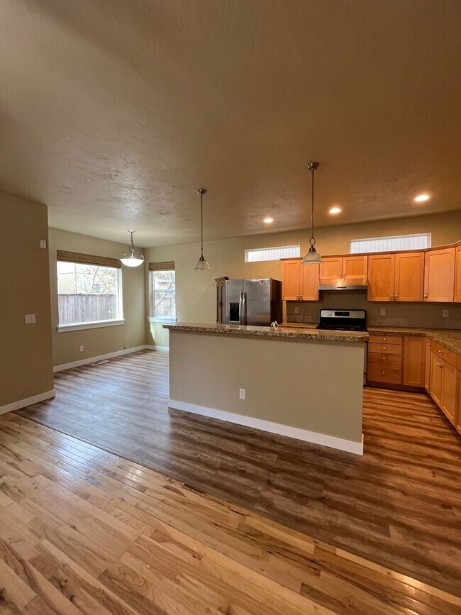 Building Photo - 4-Bedroom 2 1/2 Bathroom Home