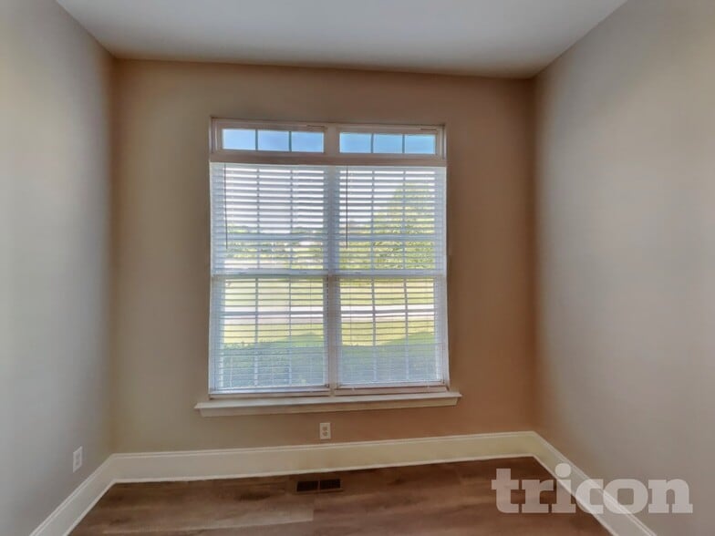 Building Photo - 108 N Honey Locust Dr