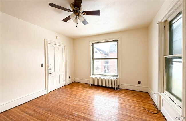 Building Photo - 507 Henry St