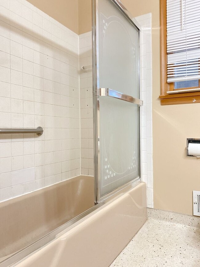 Building Photo - A wonderful 4-bedroom house in the Benson Gardens area - near Walmart Neighborhood Market, Asian ...