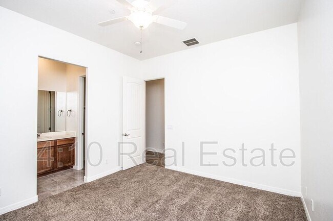 Building Photo - 14590 W Hidden Terrace Loop