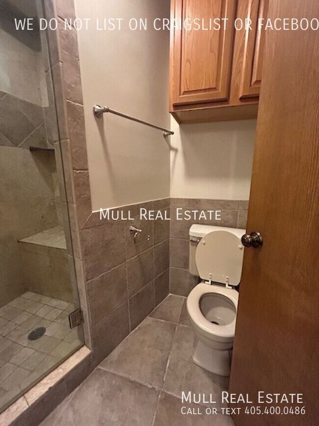 Building Photo - 2824 Silvertree Dr