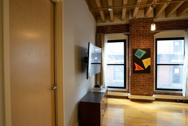 Building Photo - 111 Beach St