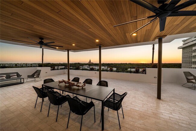 Building Photo - 701 Valencia Ave